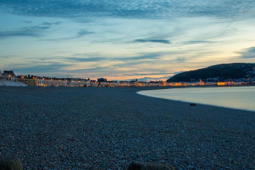 Grove House No.07 - Luxury Apartment Close To The Llandudno Beach Exteriör bild